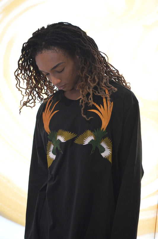 Summer long sleeve t-shirt. Made with an organic cotton in black colour , bird